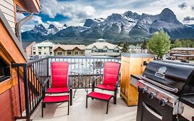 The Lookout - Top Floor Corner Unit With Stunning Views